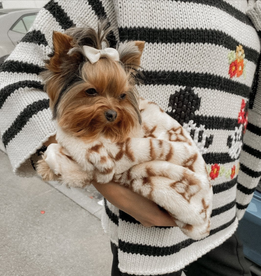 Abrigo para perro estilo marca Louis Vuitton – Ropita de Perro